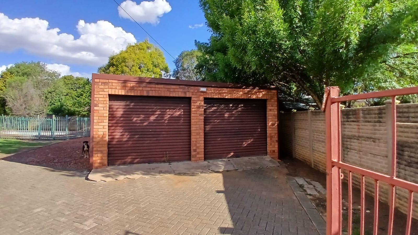 4 Bedroom Property for Sale in Pellissier Free State